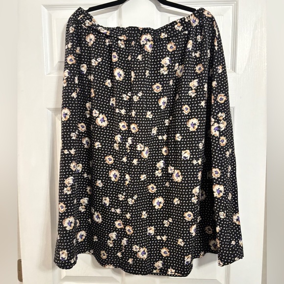 Black Floral Print Skirt - Picture 2 of 4